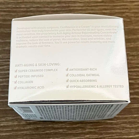 IT Cosmetics Confidence In A‎ Cream Anti-Aging Hydrating Moisturizer - Picture 15 of 16